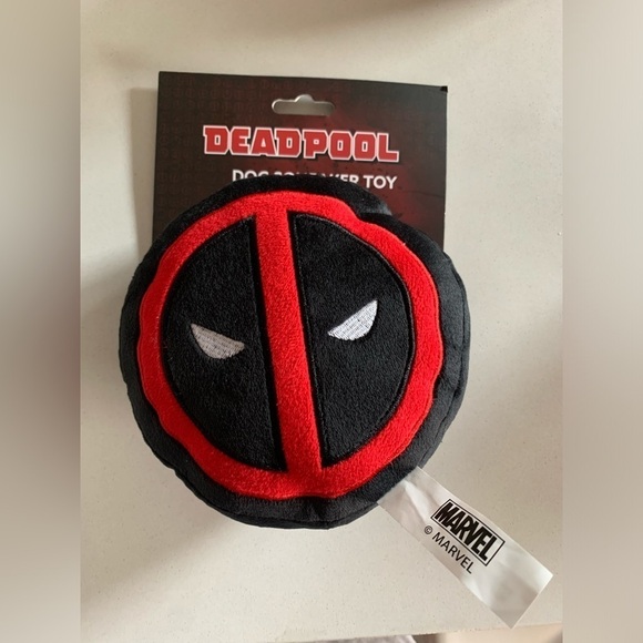 NWT Deadpool Emblem Plush Squeaker Round Dog Toy - Picture 6 of 6